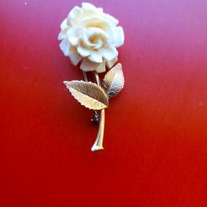 Vintage gold-tone floral rose pin